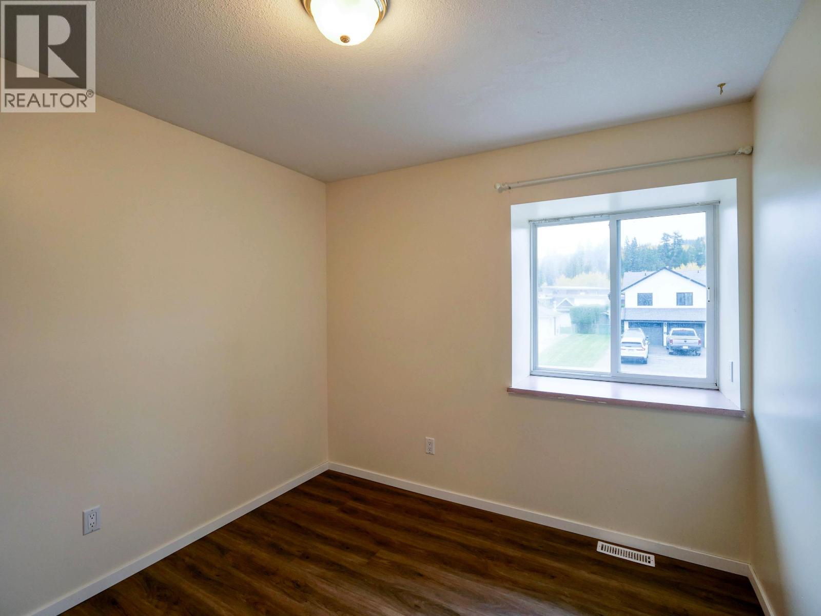 105 LOWE STREET - Image 23