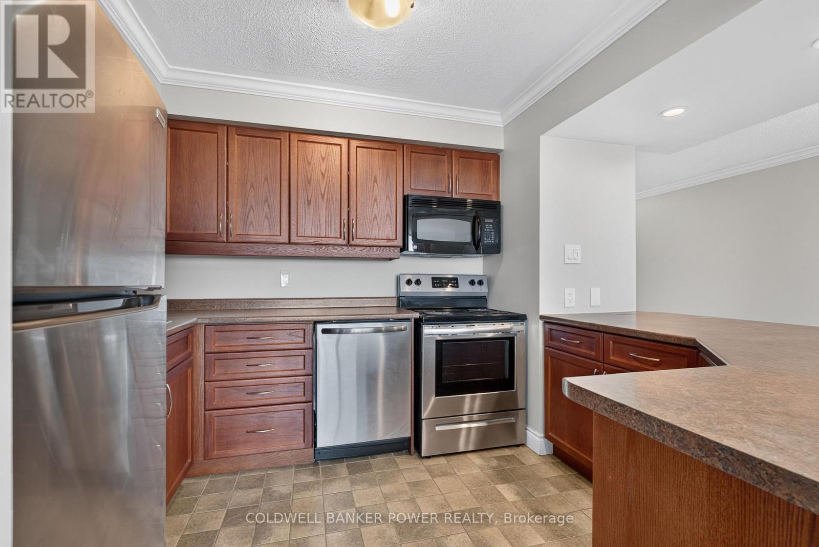 695 Richmond Street — photo 17