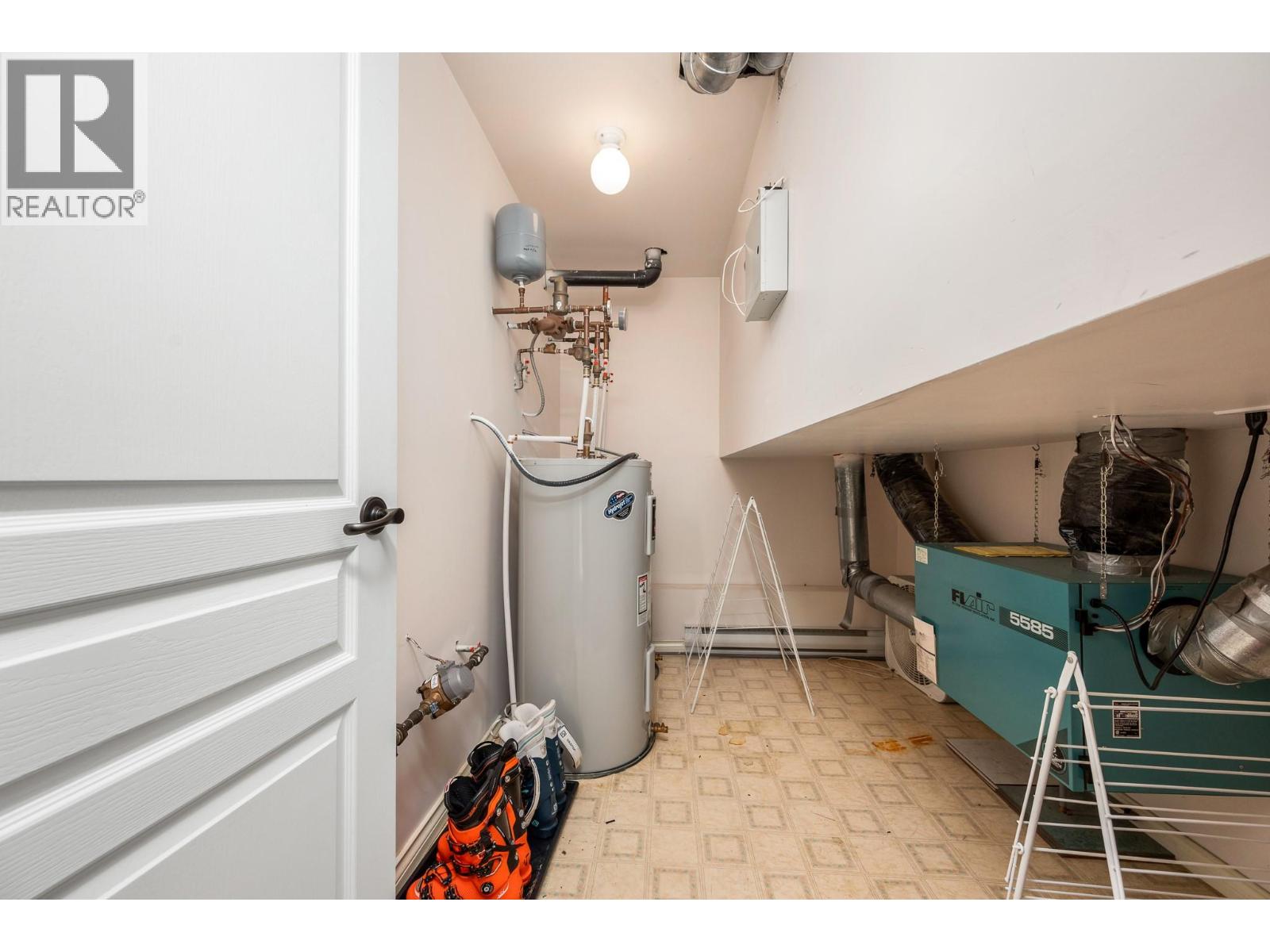 720 Monashee Court - 33