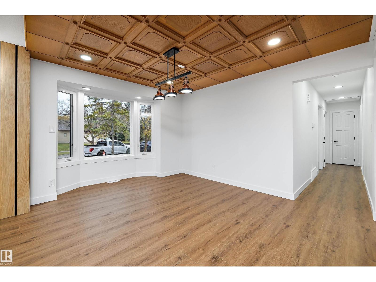 11 AUSTIN CR - 13