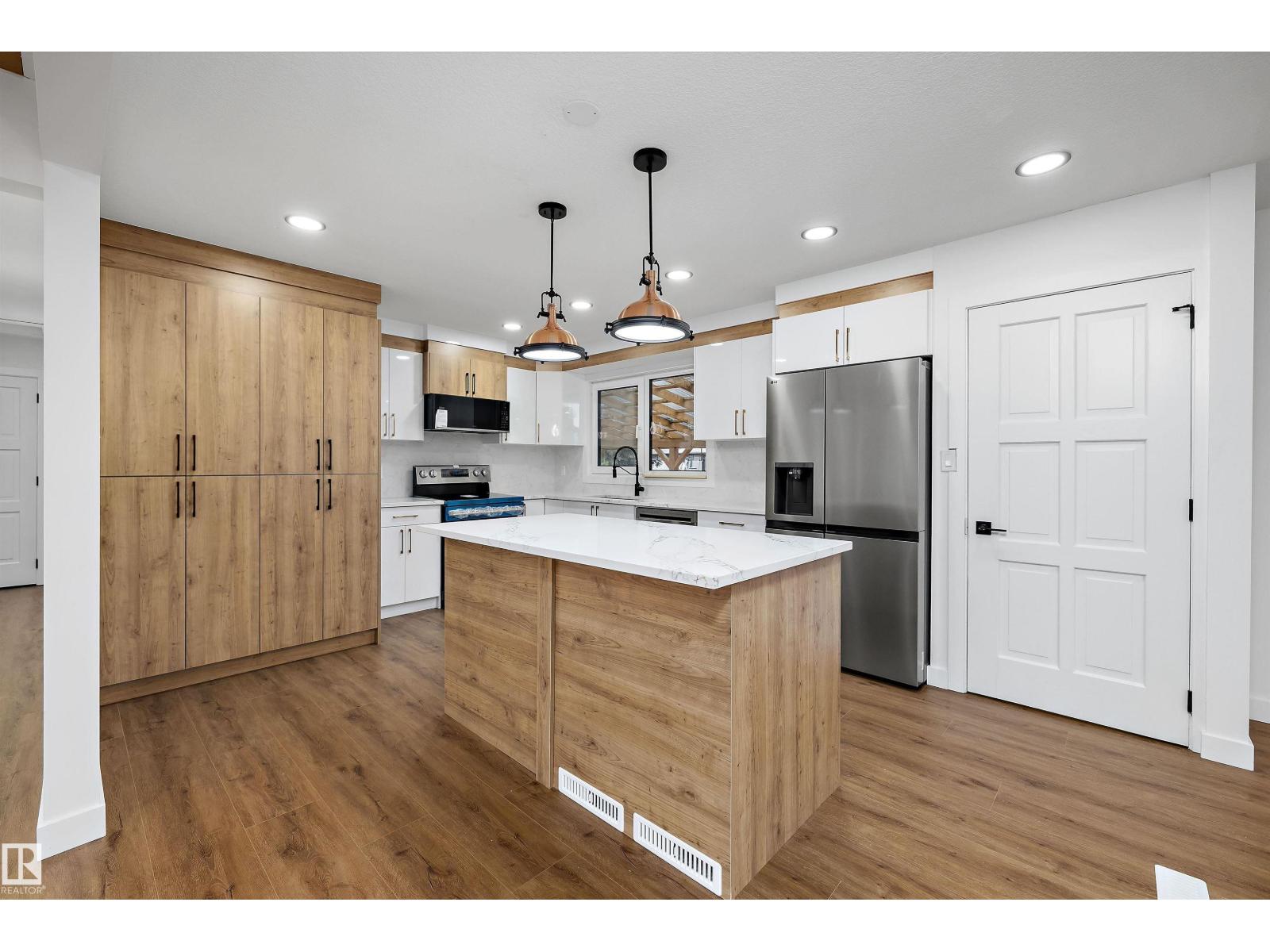 11 AUSTIN CR - Image 16