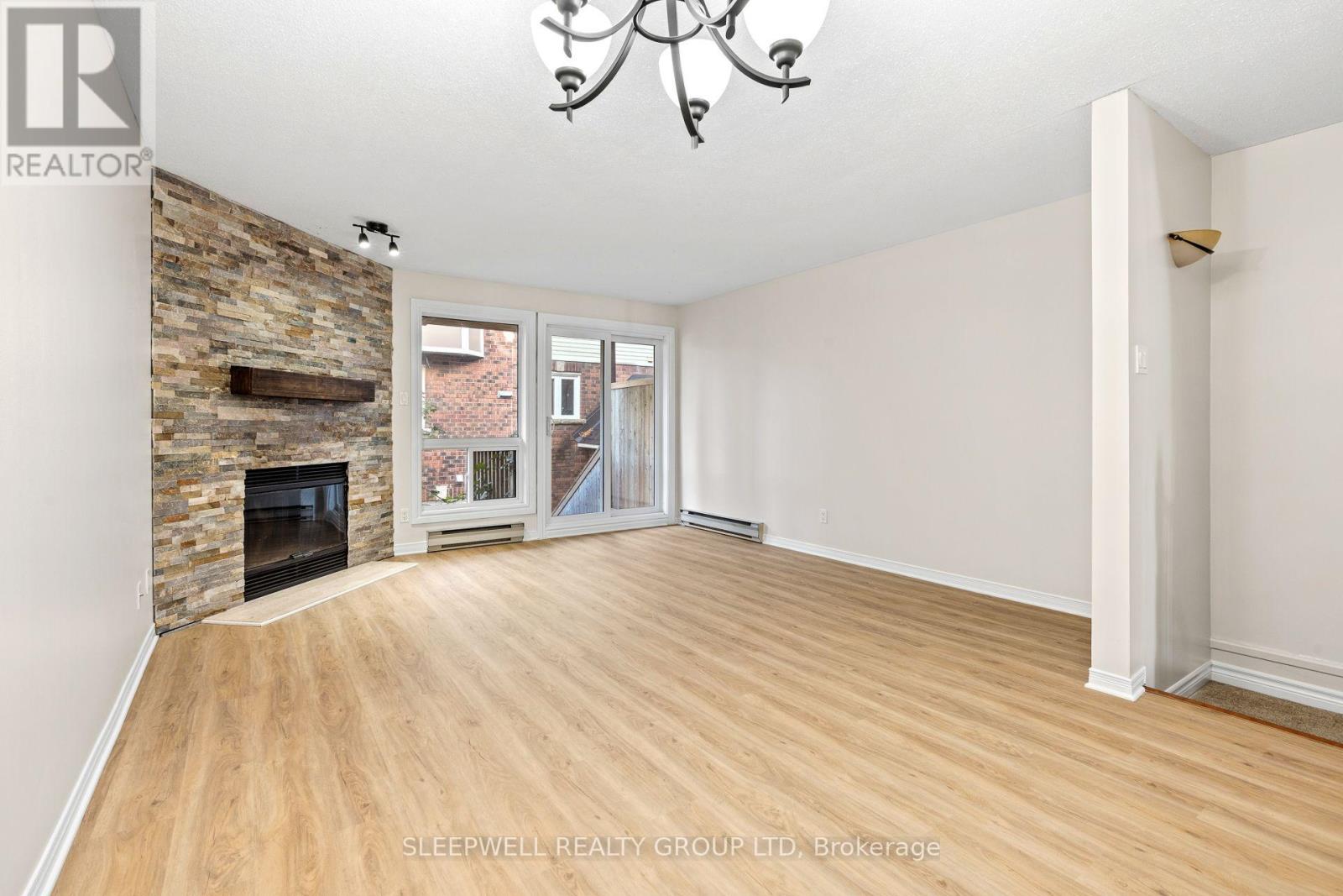 4 - 394 BRISTON PRIVATE, Ottawa Ontario