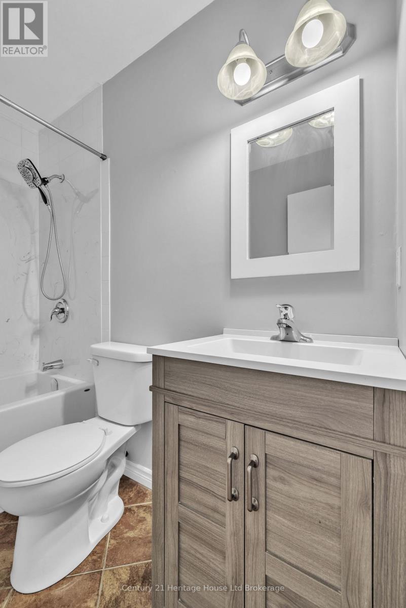 #2 1135 NELLIS STREET - Image 19