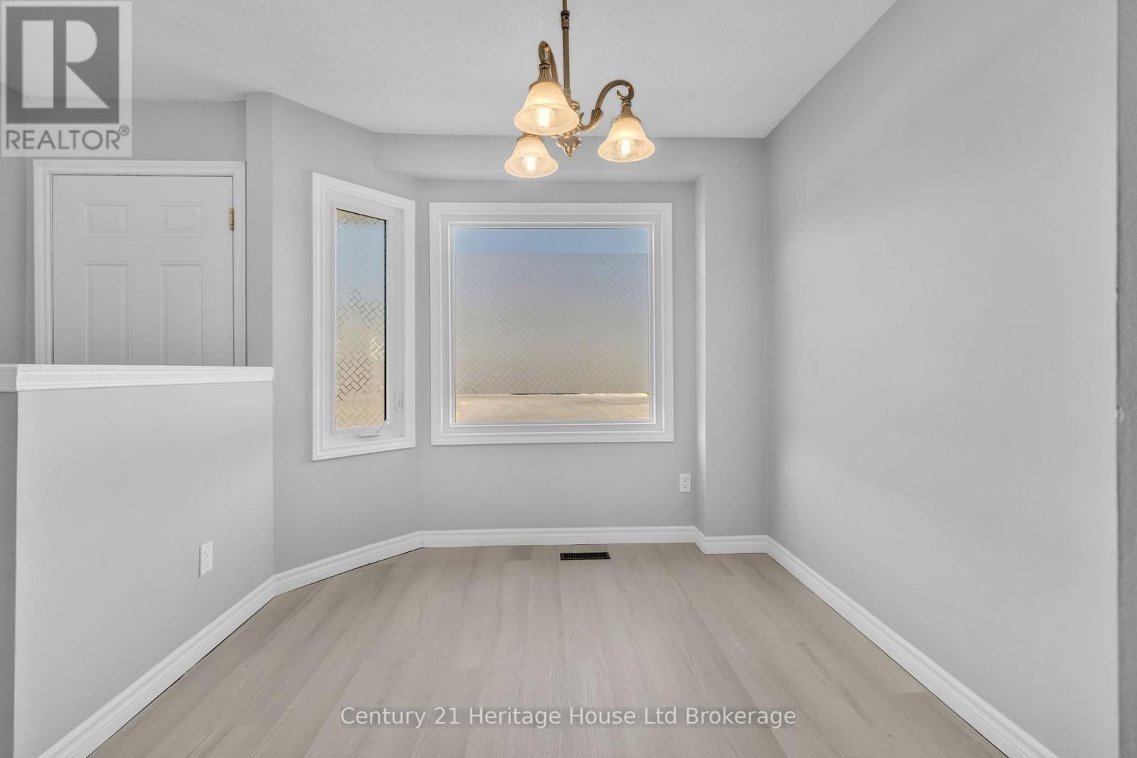 #2 1135 NELLIS STREET - Image 9