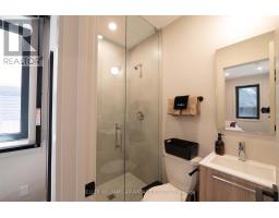 2 - 23 Ross Street, Toronto, ON M5T1Z8 Photo 11