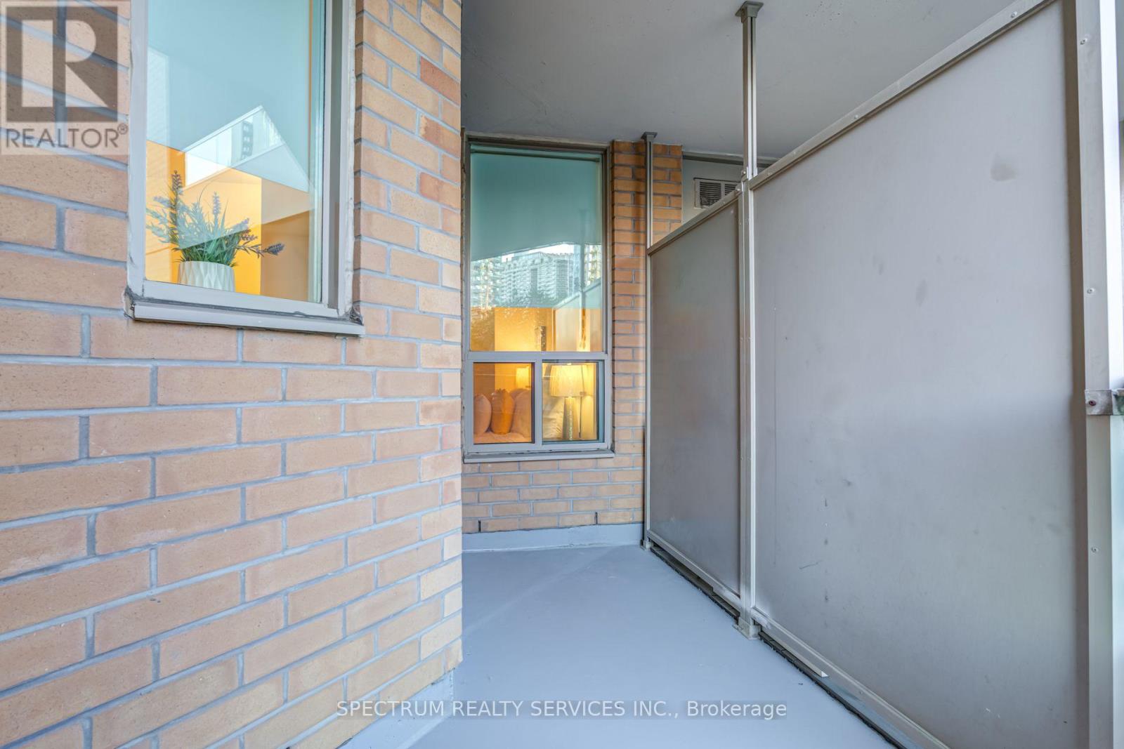 70 Alexander Street, Toronto, ON photo 17