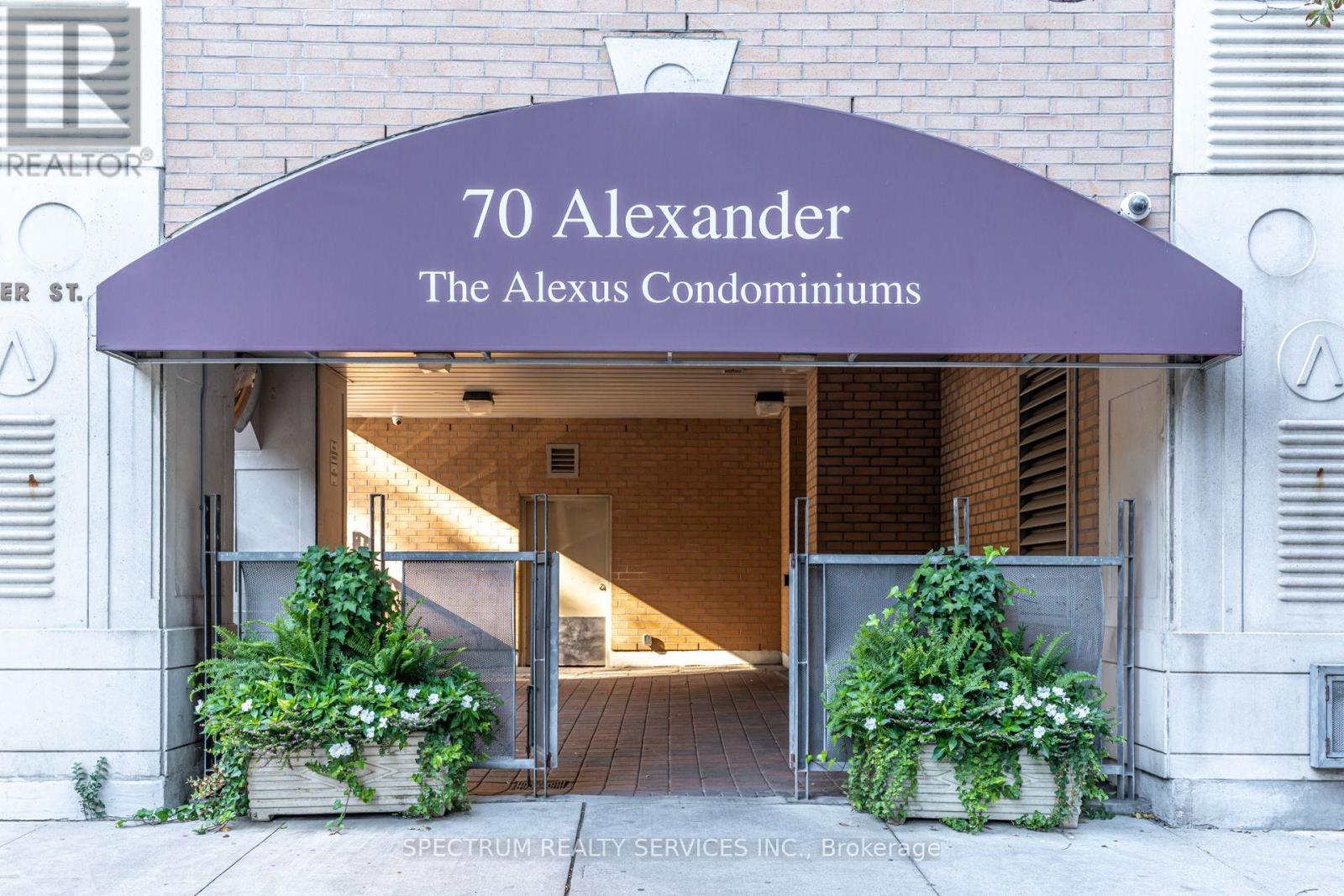 70 Alexander Street, Toronto, ON photo 31
