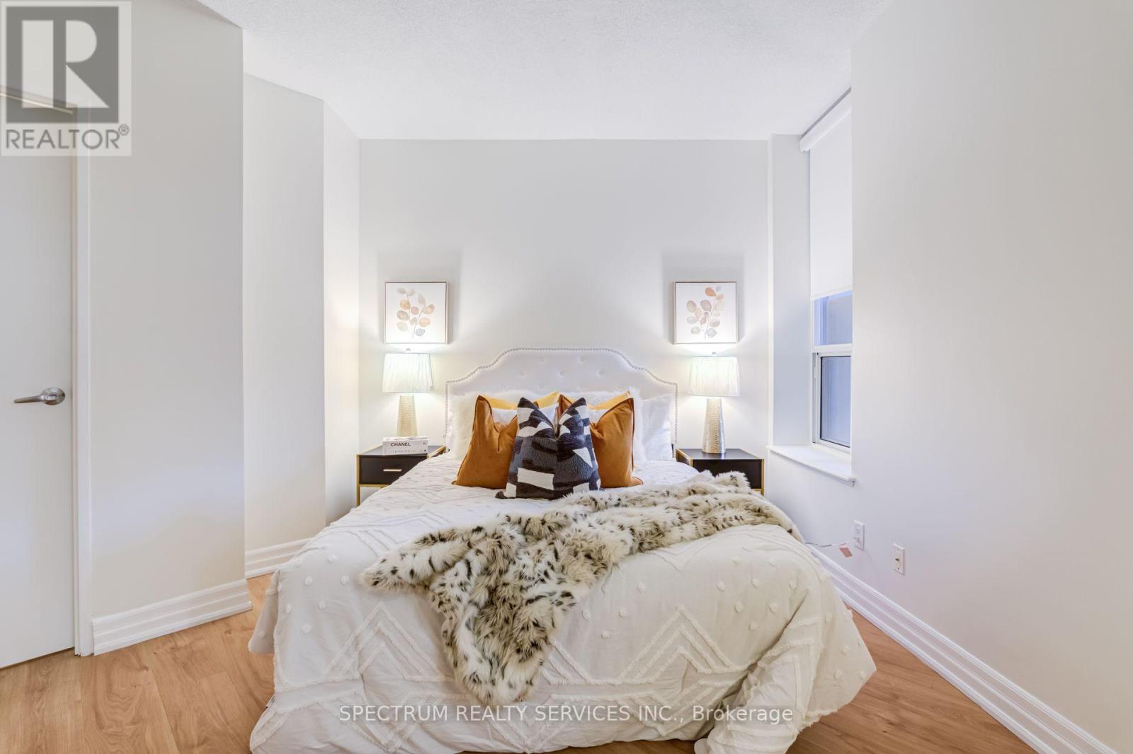 #301 70 ALEXANDER STREET - 9