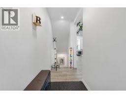 176 Howse Crescent NE - photo 4