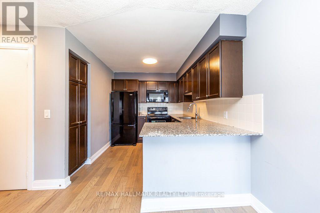 125 Village Green Square — photo 12