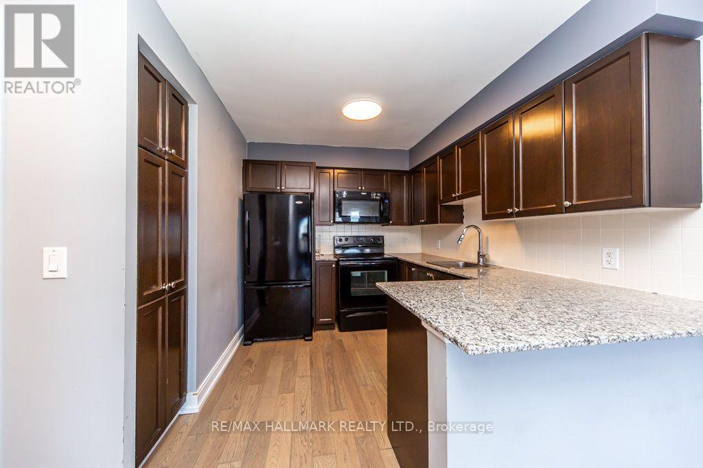 125 Village Green Square — photo 14