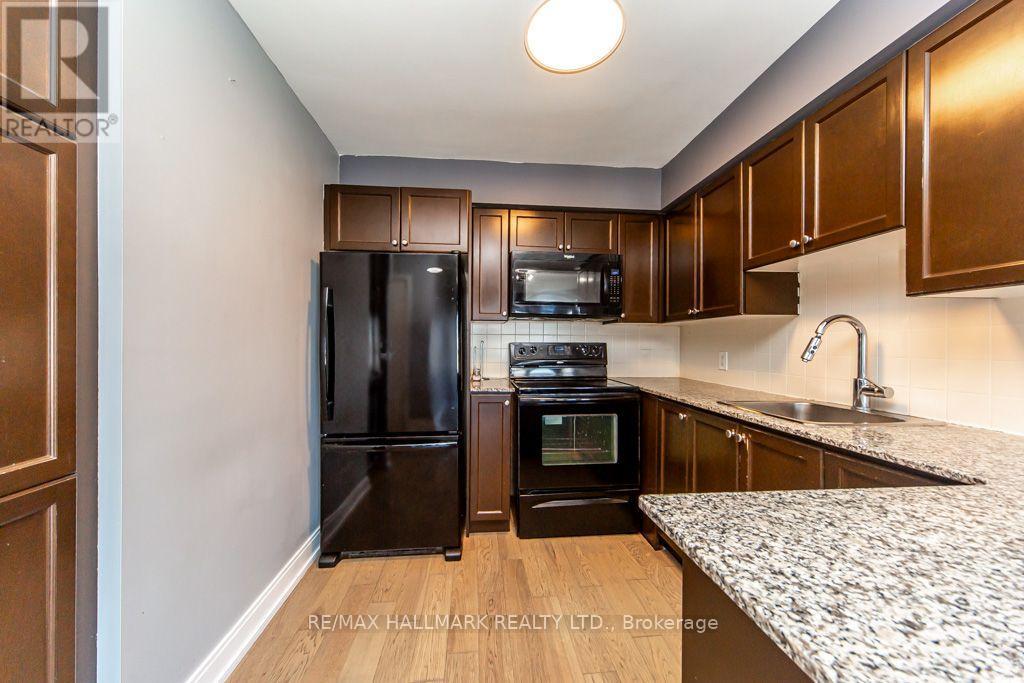 125 Village Green Square — photo 15