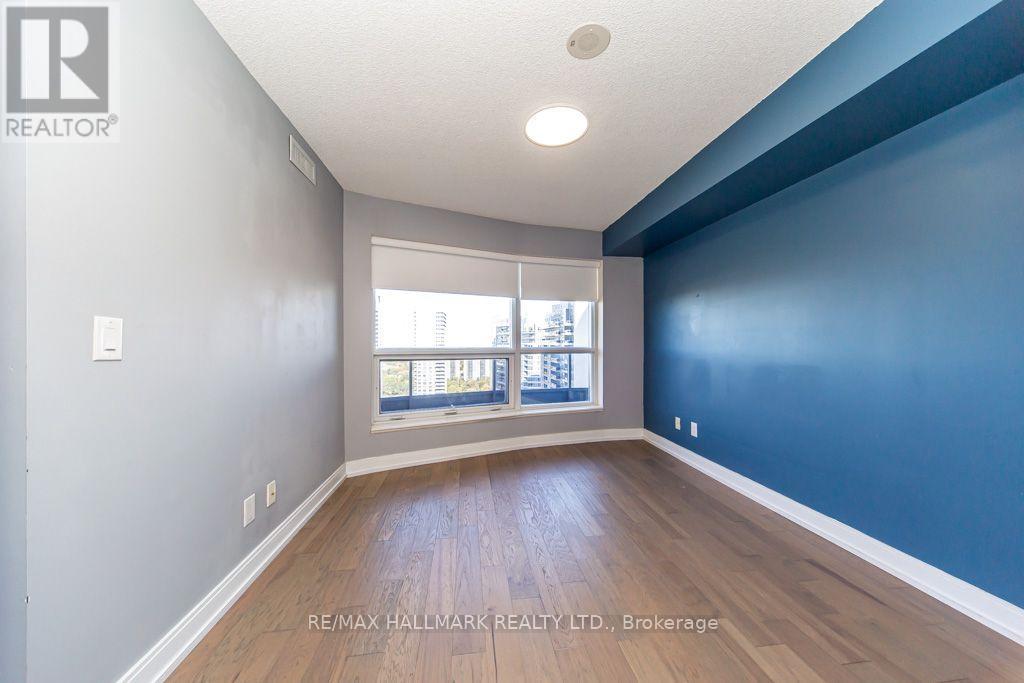 125 Village Green Square — photo 18