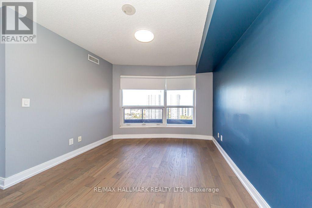 125 Village Green Square — photo 19