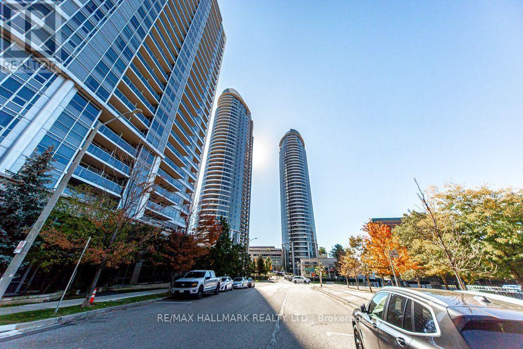 125 Village Green Square — photo 2