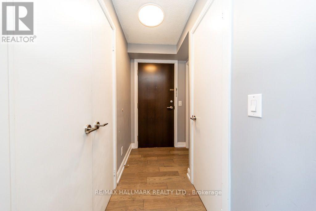 125 Village Green Square — photo 30