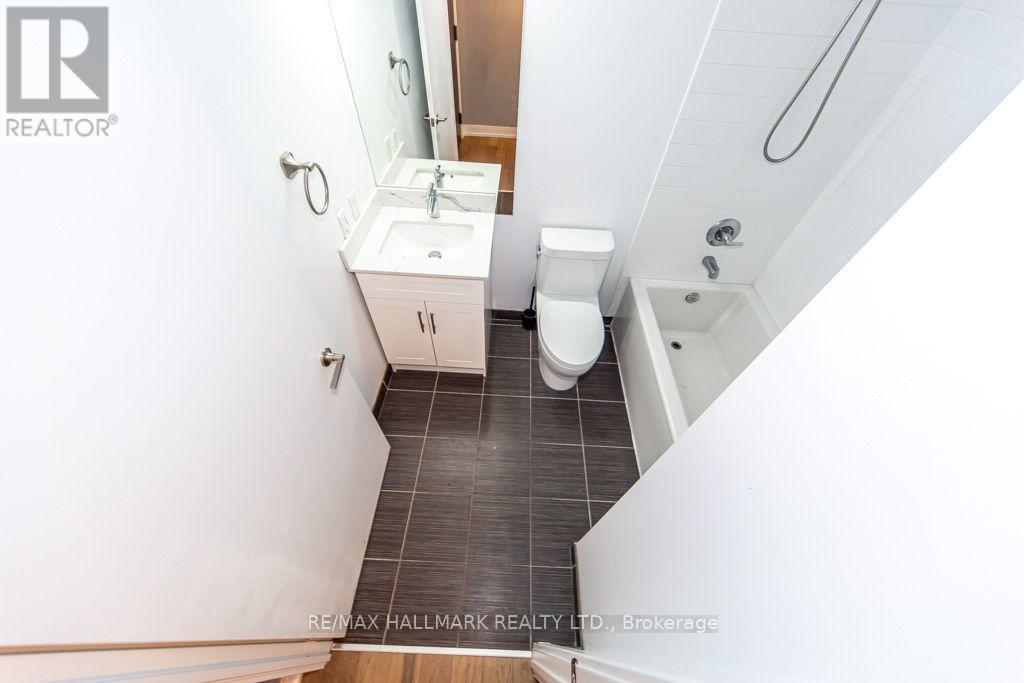 125 Village Green Square — photo 33