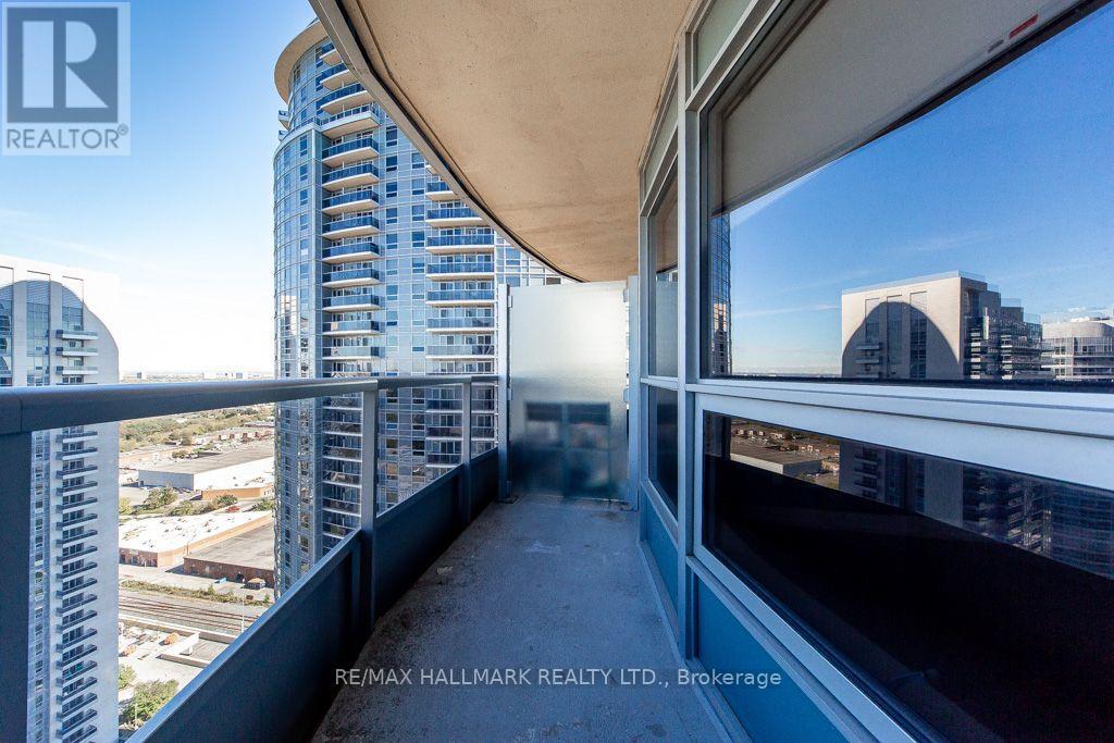 125 Village Green Square — photo 35