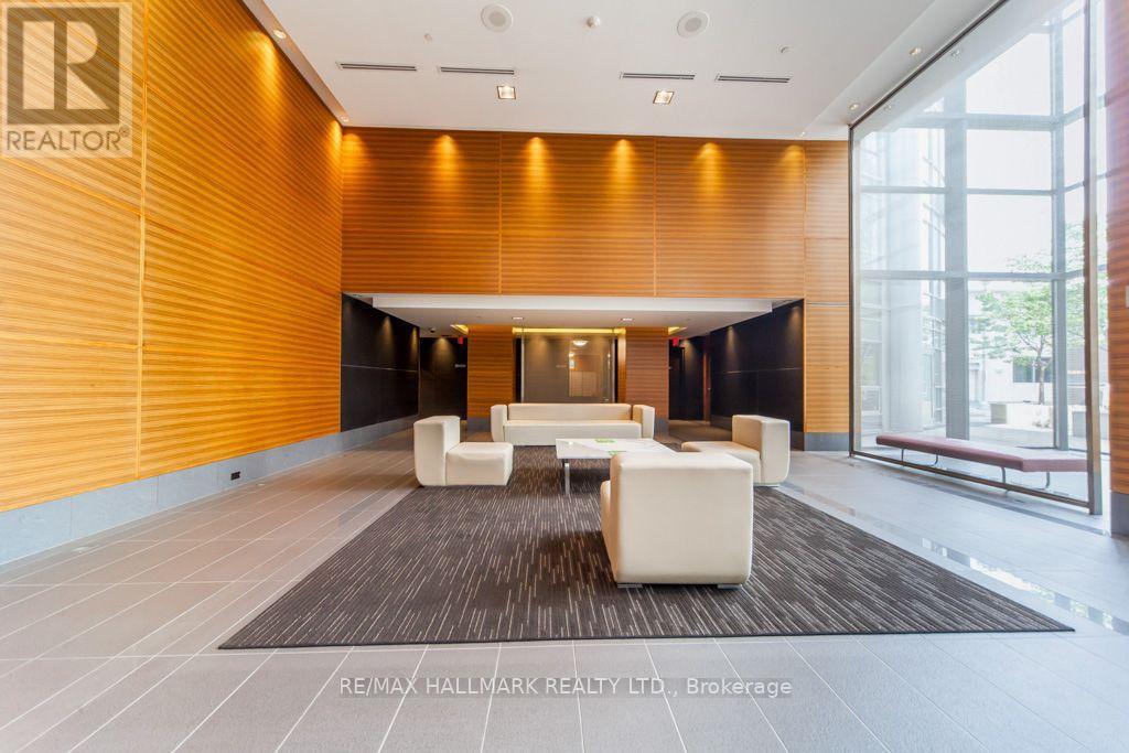 125 Village Green Square — photo 4