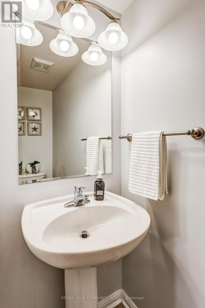 34 Miltrose Crescent, Whitchurch-Stouffville, ON photo 5