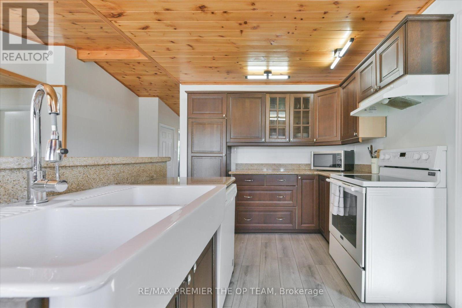 1881 Gilford Road, Innisfil, ON photo 9