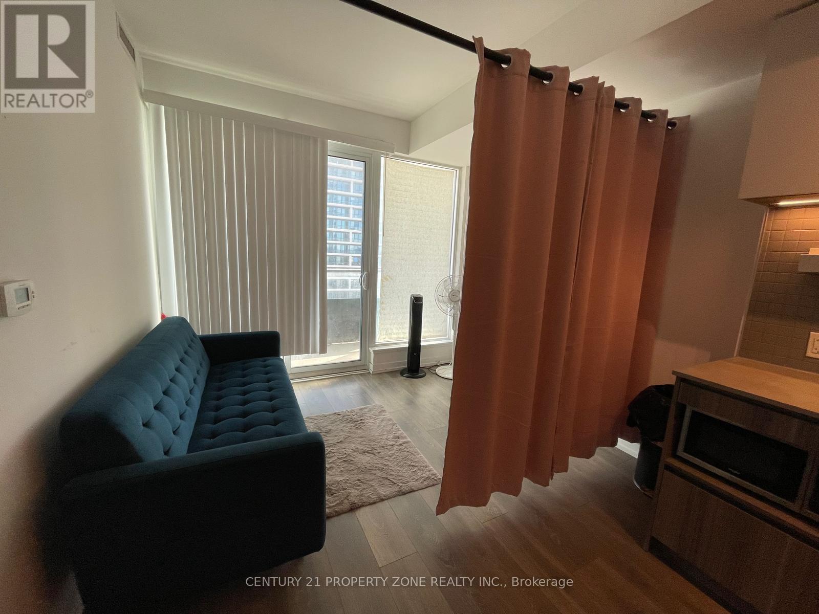 898 Portage Parkway — photo 10