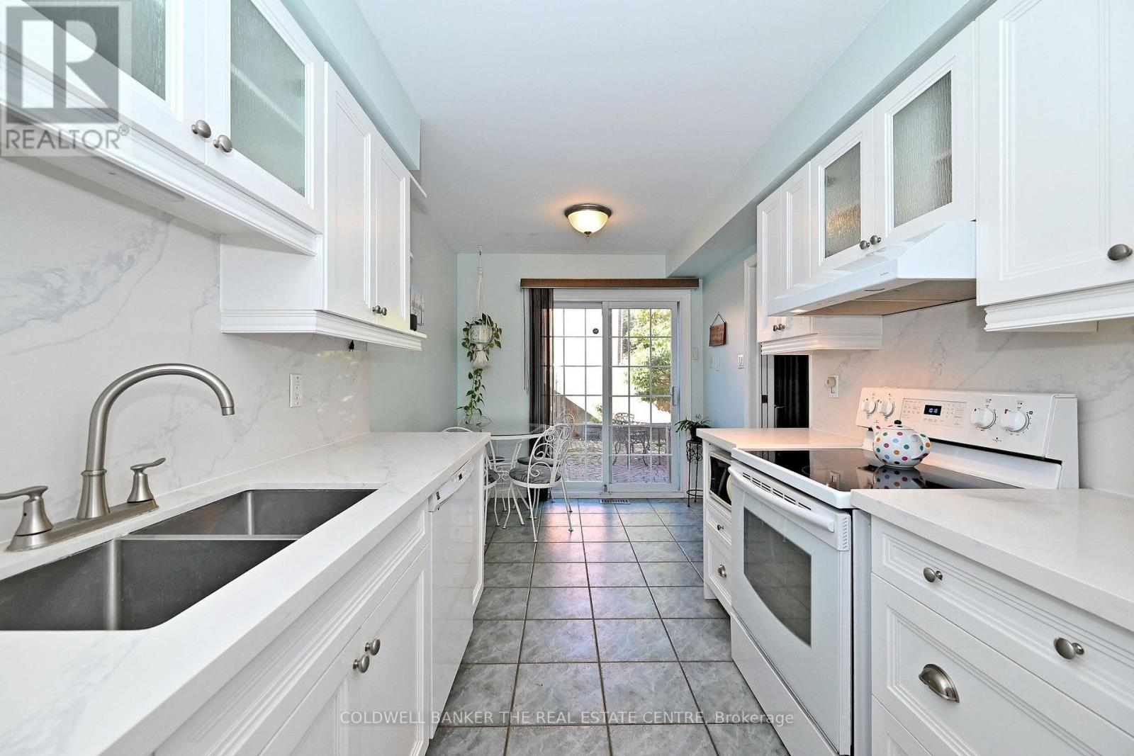 754 Shanahan Boulevard, Newmarket, ON photo 12