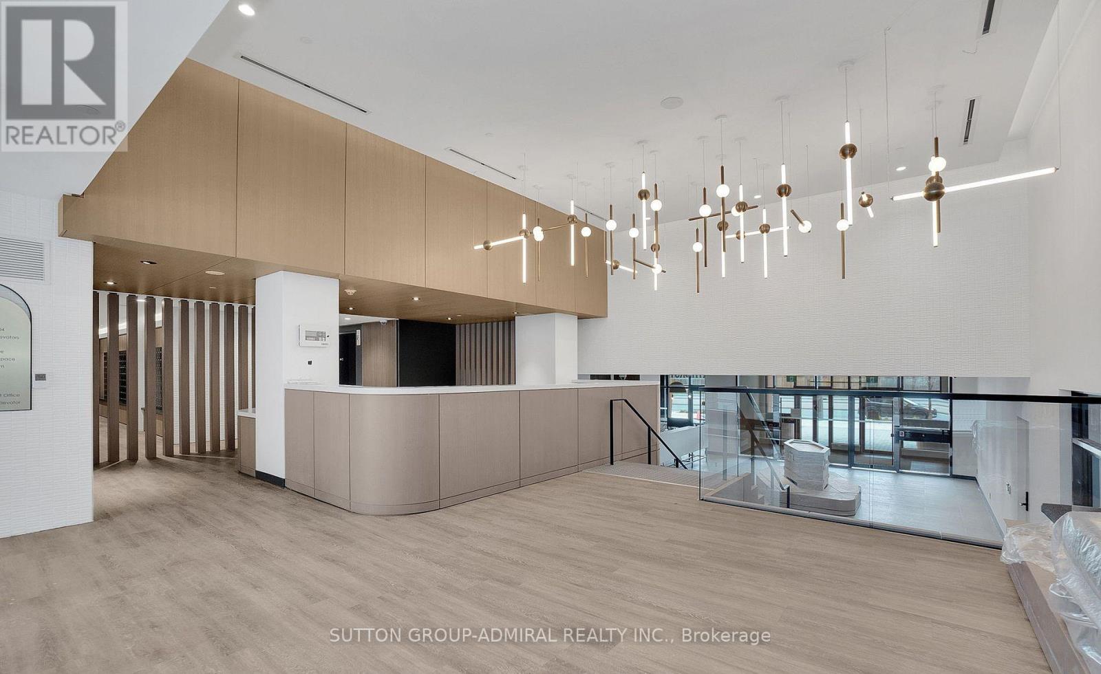 7950 Bathurst St Street — photo 8