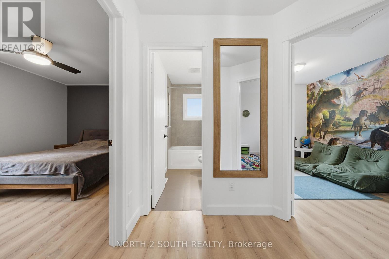 74 LEO BOULEVARD - 17