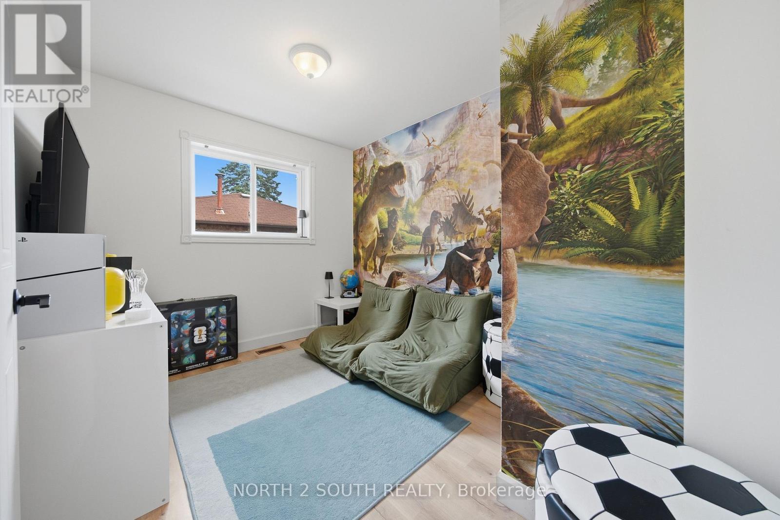74 LEO BOULEVARD - 21