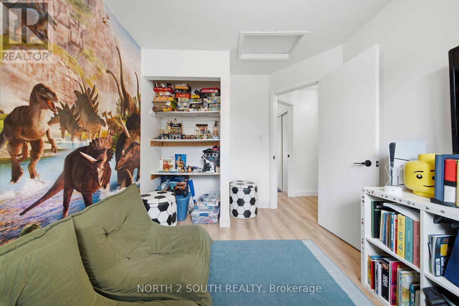74 LEO BOULEVARD - 23