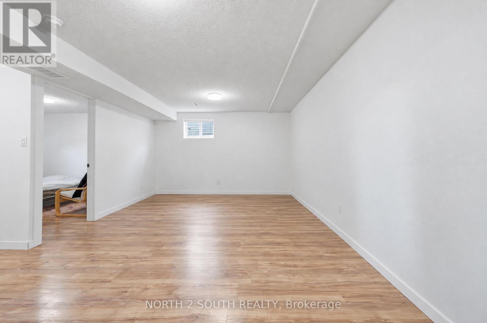 74 LEO BOULEVARD - 28