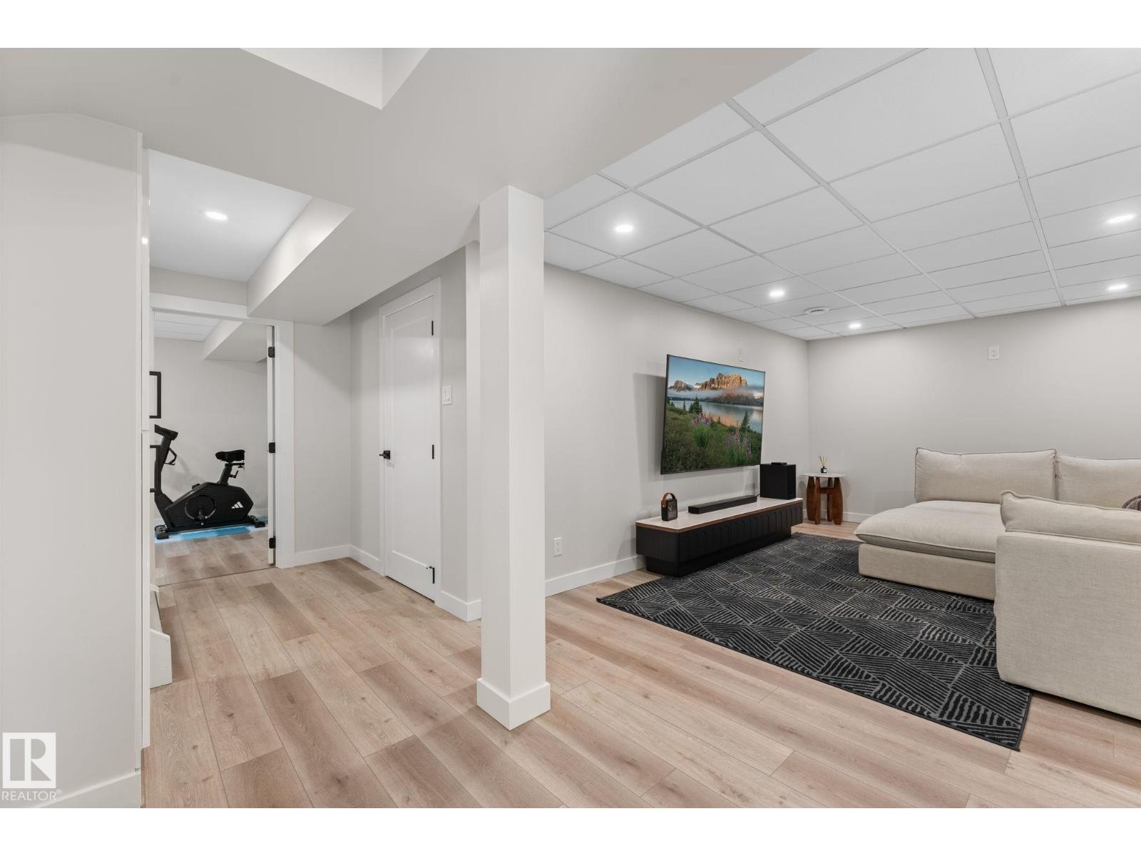 4032 121 ST NW - 42