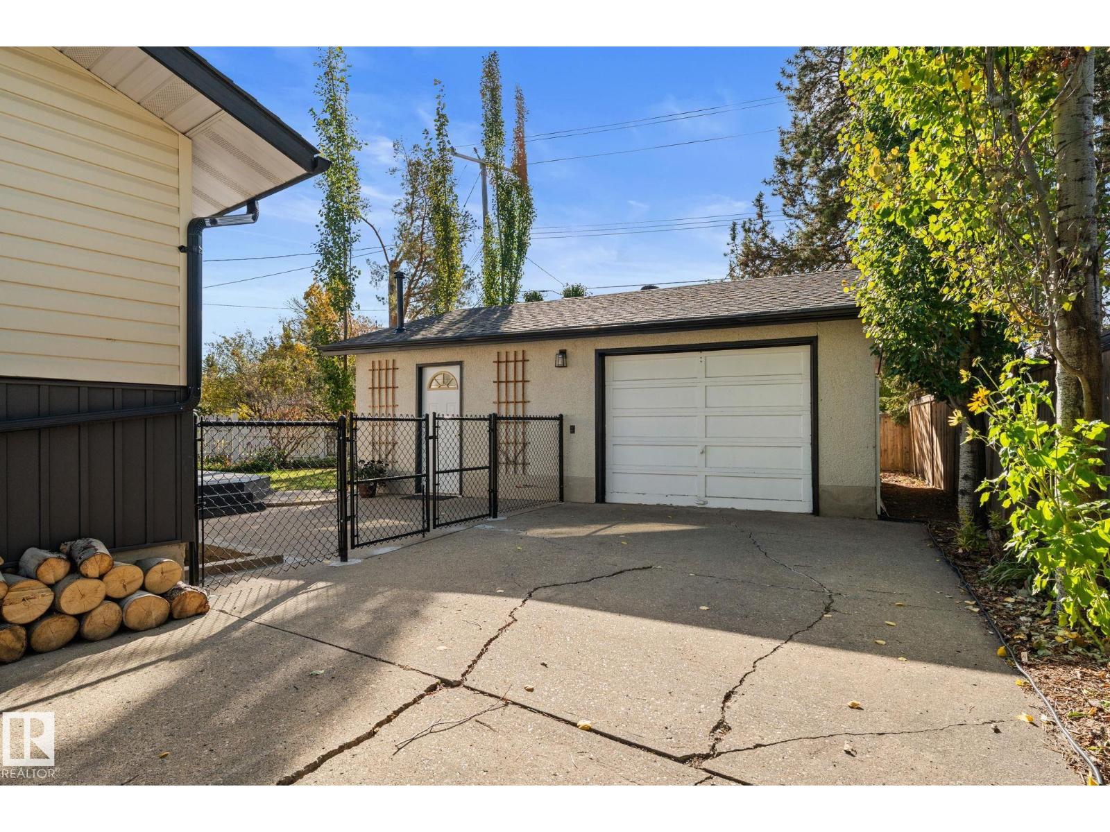 4032 121 ST NW - 52
