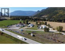 1310 Trans Canada Highway, Sicamous, BC V0E2V0 Photo 13