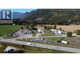 1310 Trans Canada Highway, Sicamous, BC V0E2V0 Photo 14