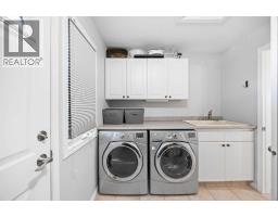 311 Glamorgan Crescent SW - photo 10