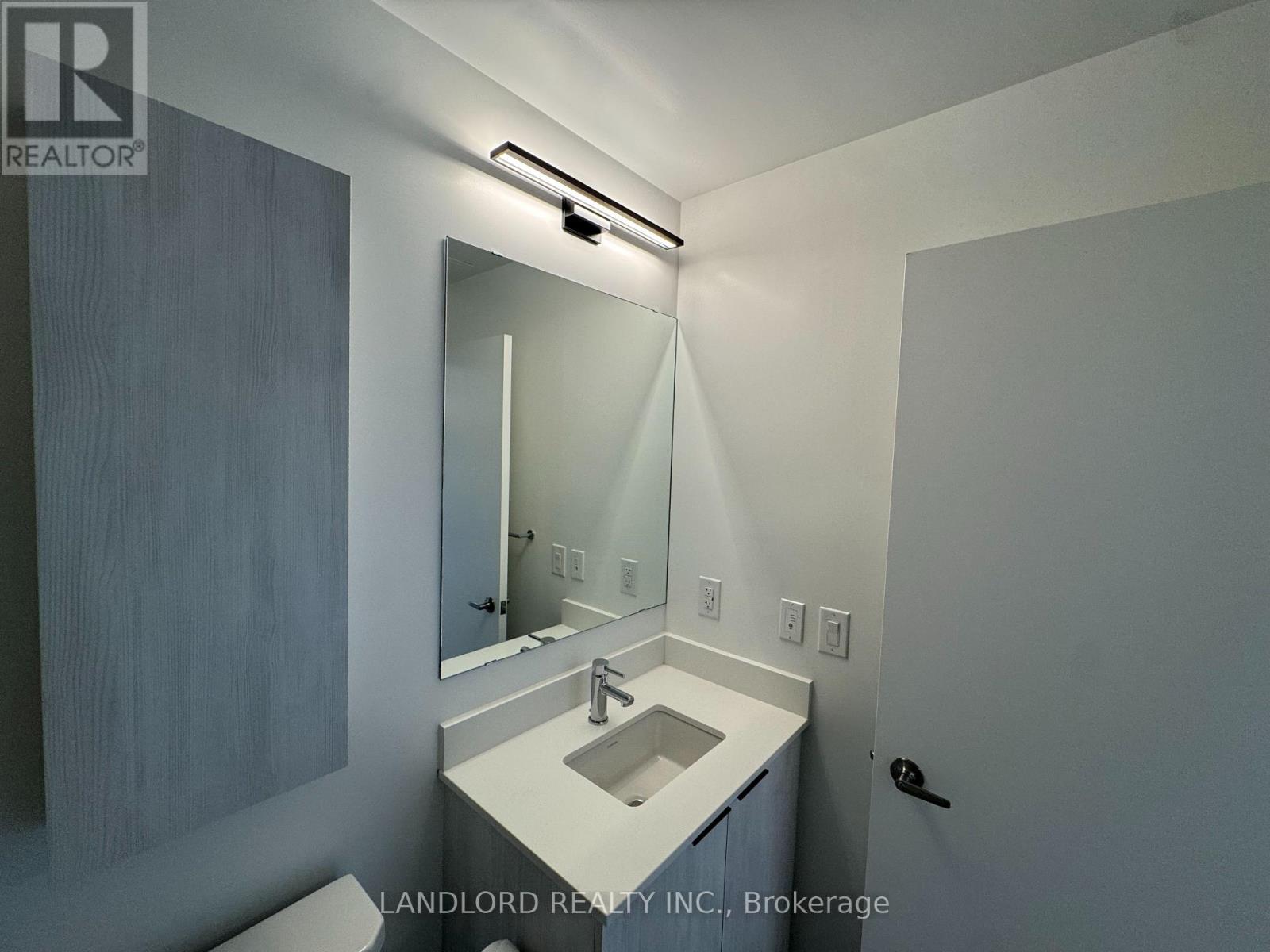 2485 Eglinton Avenue West — photo 15