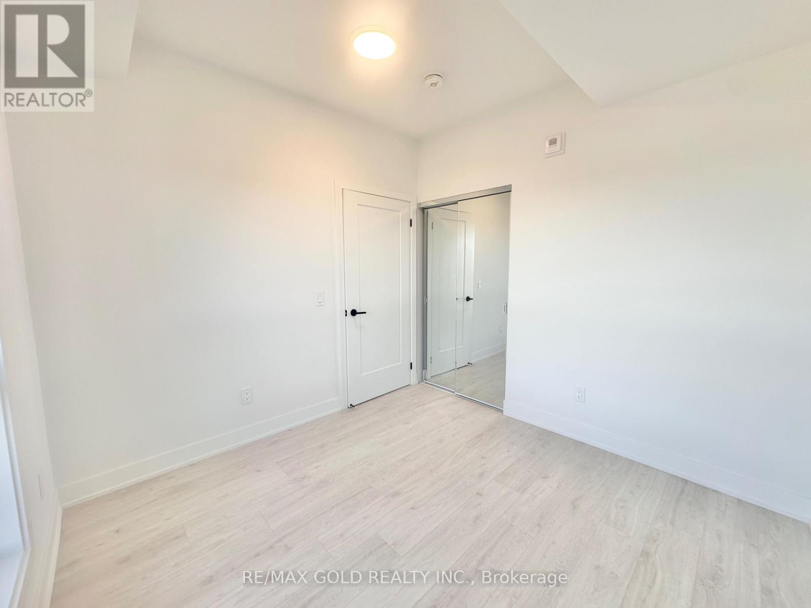 3008 William Cutmore Boulevard — photo 14