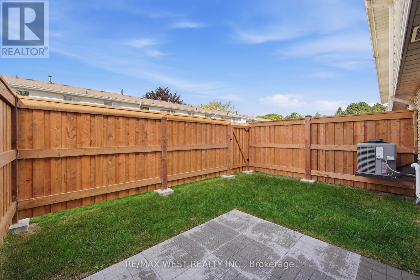 5475 Lakeshore Road — photo 22