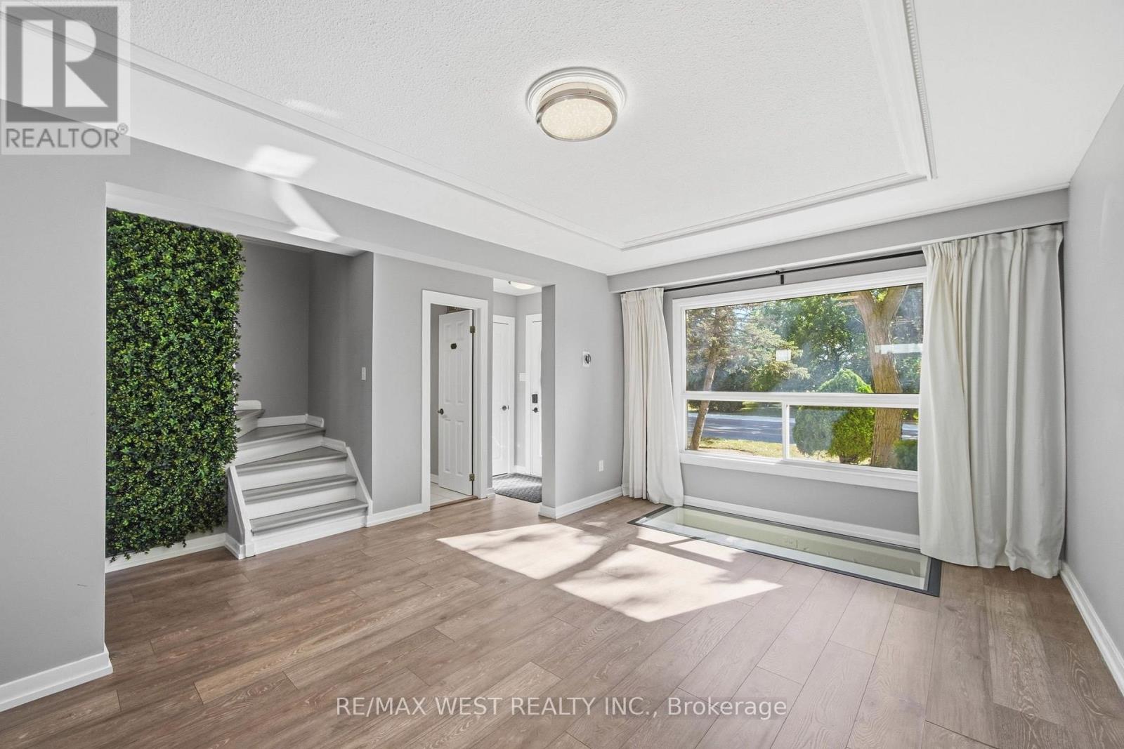 5475 Lakeshore Road — photo 4
