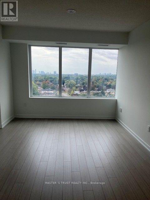 4010 Eglinton Avenue West — photo 10