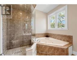 Bathroom - 118 Foxridge Drive, Hamilton, ON L9G5B9 Photo 16