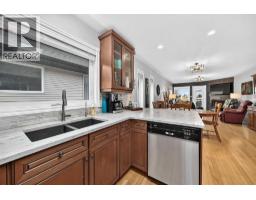 Dining room - 8, 4718 62 Street, Stettler, AB T4K1L3 Photo 6