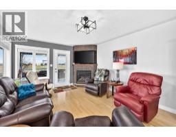 Family room - 8, 4718 62 Street, Stettler, AB T4K1L3 Photo 10
