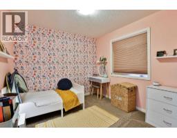 635 Aberdeen Crescent W - photo 8