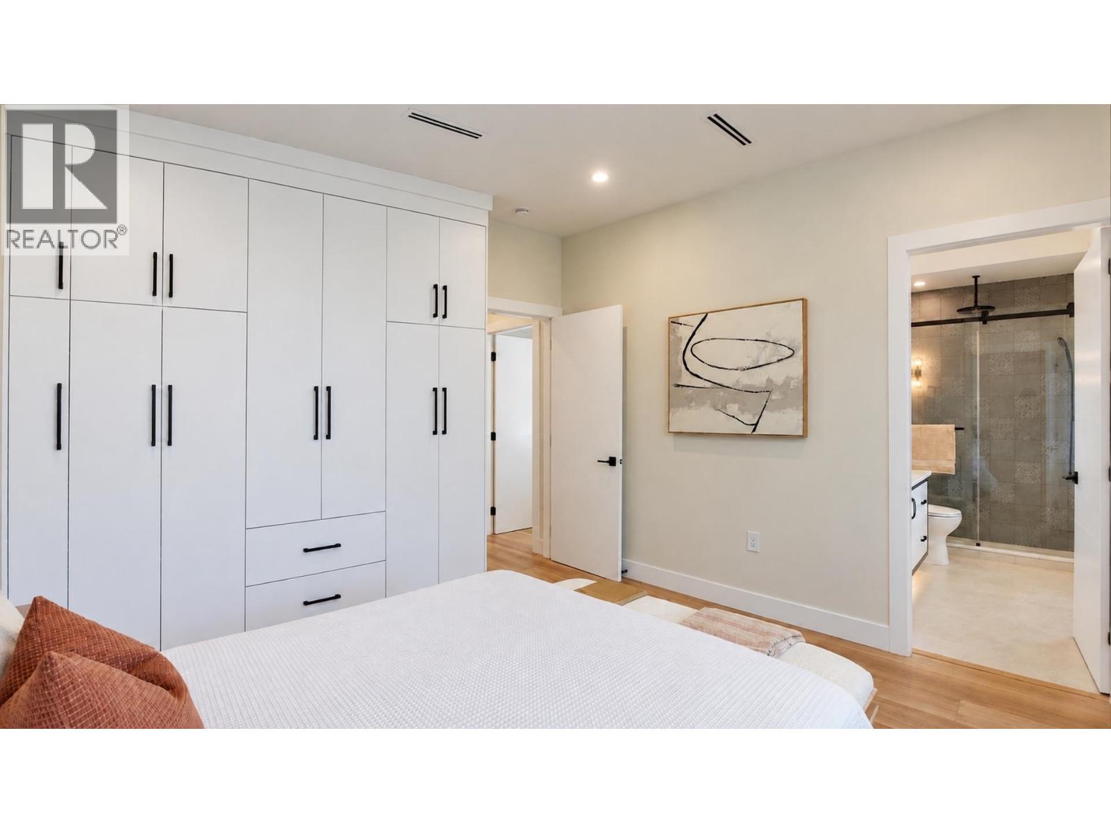 Photo of 1 746 E 12TH AVENUE 18