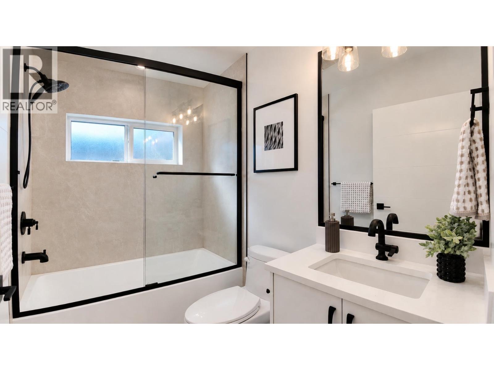 Photo of 1 746 E 12TH AVENUE 27
