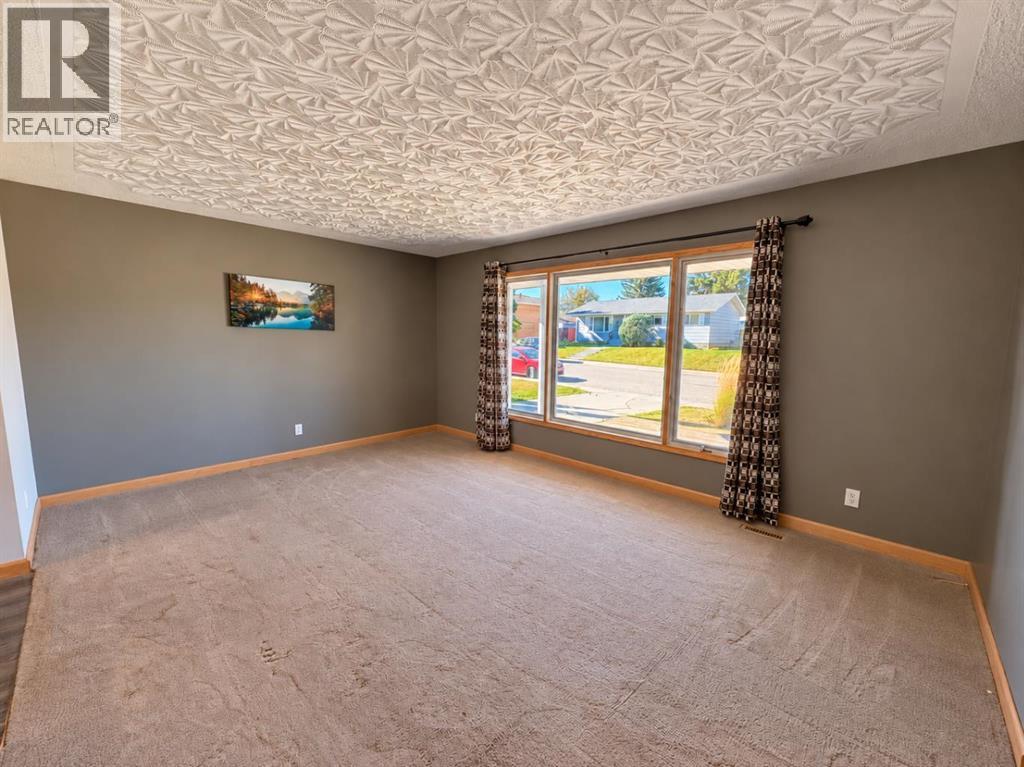 5739 55 Street - 11