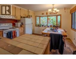 2701 Leecrest Road, Nelson, BC V1L6L1 Photo 9